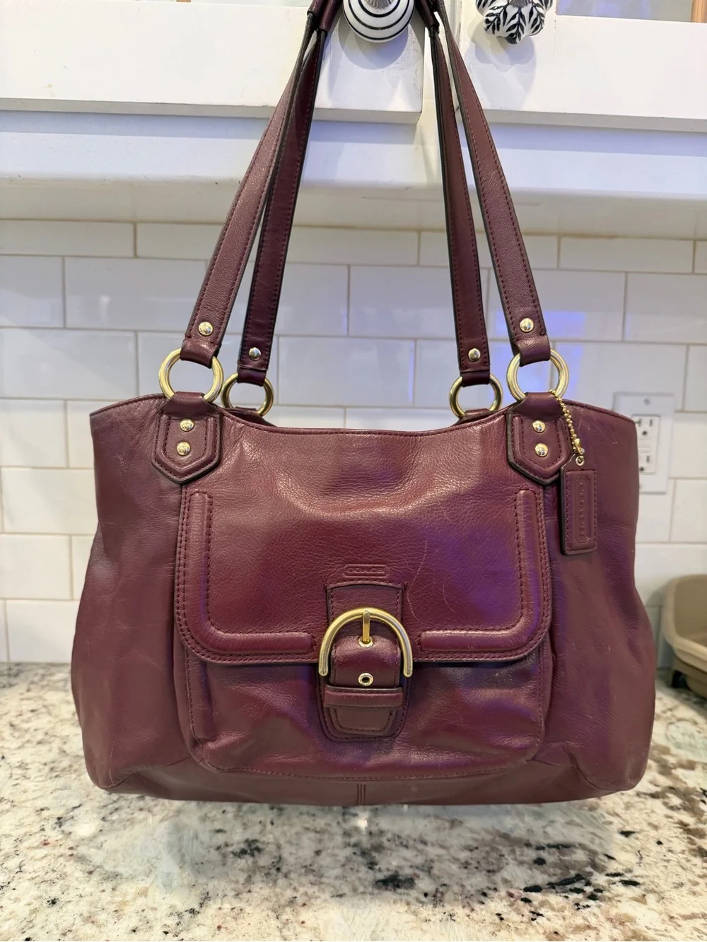 Coach Leather vintage Shoulder Bag in Burgundy with Gold Hardware